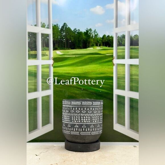 Sebastian Gray/White Concrete Planter Pot with Saucer Attached - Picture 3 of 9